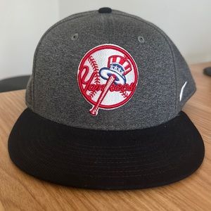 Nike Yankees MLB Genuine Merchandise SnapBack Hat
